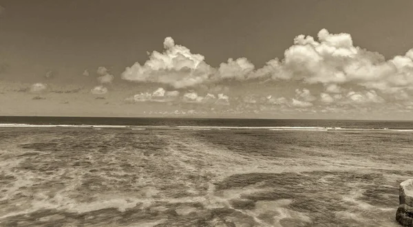 安塞源头到达海滩的空中俯瞰 非洲拉迪古岛 — 图库照片