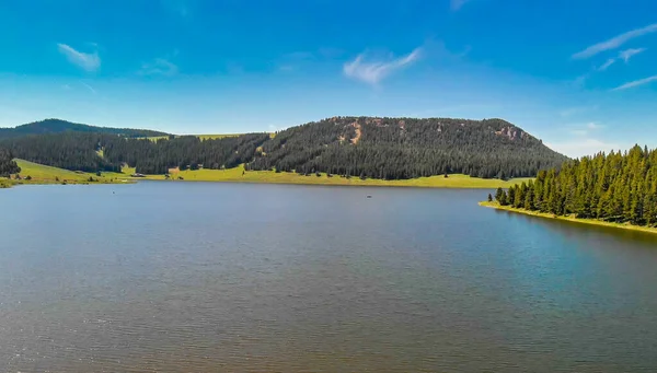 공중에서 Tensleep Reservoir Lake Wyoming Summer Season — 스톡 사진