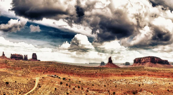 Luftaufnahme Des Erstaunlichen Monument Valley Der Sommersaison Drohnenaussichtspunkt — Stockfoto