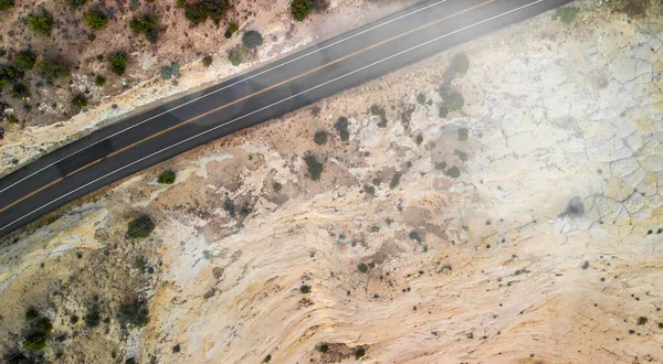 Kanyon Boyunca Uzanan Yolun Yukarıdan Görünüşü — Stok fotoğraf