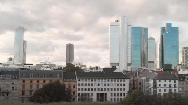 Frankfurt Almanya Eylül 2019 Şehrin Ana Nehir Üzerindeki Finansal Ufuk — Stok video