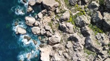 Malta 'daki Cennet Koyu' nun havadan görüntüsü.