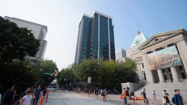 Vancouver Canada August 2017 Tourists Walk Famous City Square — Video Stock