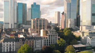 Frankfurt 'un hava panoramik görüntüsü İHA, Almanya' dan yükseliyor..