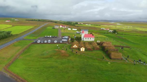 Beautiful Village Iceland Green Grass Cloudy Sky — Stockvideo