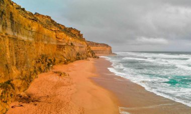 Büyük Okyanus Yolu, Avustralya boyunca İHA 'dan Oniki Havari' nin hava görüntüsü