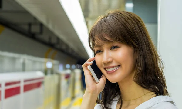 Asian Woman Happy Using Her Smartphone Subway Station — Stock Photo, Image