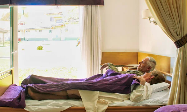Elderly Retired Caucasian Couple Relaxing Bed Morning — Stock Photo, Image