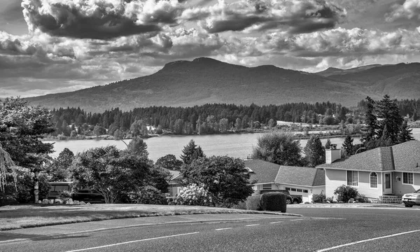 Vancouver Island Canada Augustus 2017 Quamichan Lake Uitzicht Vanaf Weg — Stockfoto