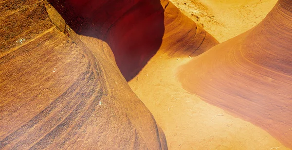 アリゾナ州アンテロープ キャニオン アメリカ合衆国 青空の下での岩の外観 — ストック写真
