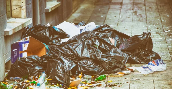 Istanbul Październik 2014 Droga Ścieżka Pełna Śmieci Centrum Miasta Brudna — Zdjęcie stockowe