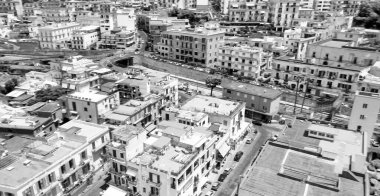 İtalya 'da yaz mevsiminde Pozzuoli limanının hava görüntüsü..