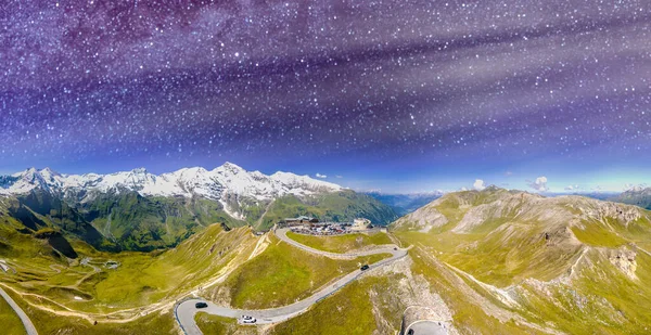 ドローン オーストリアから星空の上のグロズロックナーアルピンのピークのパノラマの空中ビュー — ストック写真