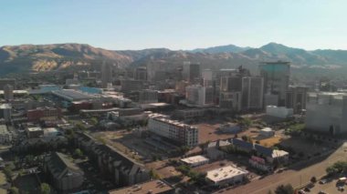 Utah, ABD 'de bir yaz öğleden sonra Salt Lake City' nin havadan panoramik şehir manzarası