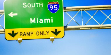 Miami 'nin güney istikameti, I-95 yolunda yol tabelası.