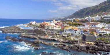 Santiago del Teide 'nin hava manzarası, İHA' dan Tenerife