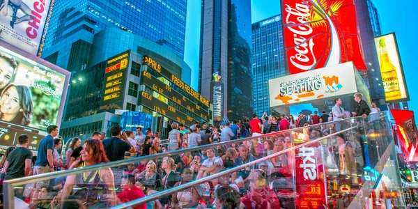 Nowy York City Maj 2013 Światła Times Square Nocy Featured — Zdjęcie stockowe