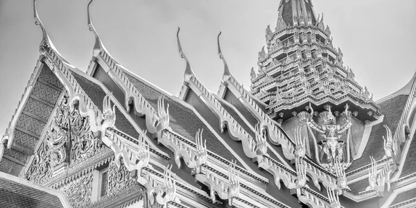 Bangkok Thaiföld Wat Phra Kaew Smaragd Buddha Temploma Kék Égbolttal — Stock Fotó