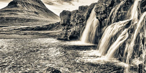 Kirkjufell Καταρράκτες Κατά Θερινή Περίοδο Ισλανδία — Φωτογραφία Αρχείου