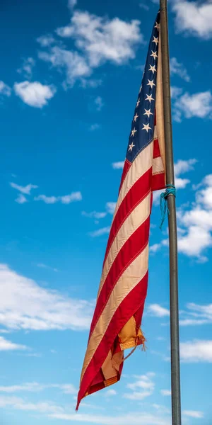 Bandiera Americana Contro Cielo Blu Paesaggio Stati Uniti — Foto Stock