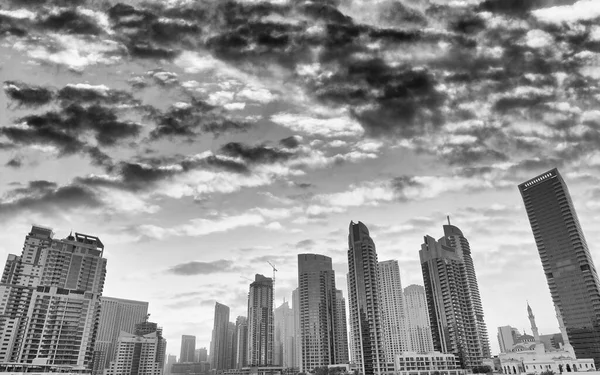 Dubai Marina Edifícios Entardecer — Fotografia de Stock