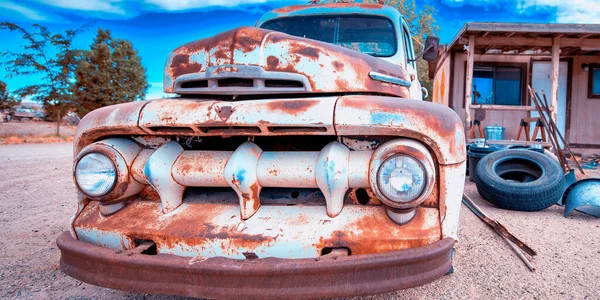 Coches Viejos Oxidados Bajo Cielo Azul Vehículos Antiguos — Foto de Stock