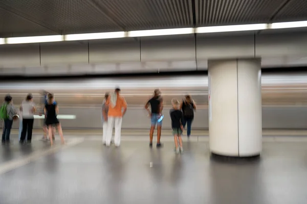 Wazig Verkeer Van Mensen Een Metrostation Bedrijfs Reisconcept — Stockfoto