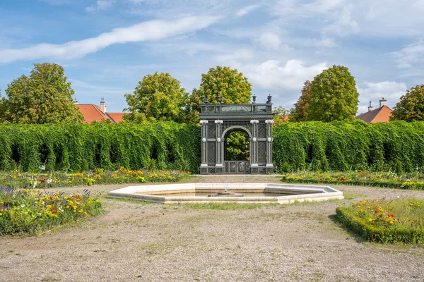 Schoenbrunn Park Tuinen Wenen Zomerseizoen — Stockfoto