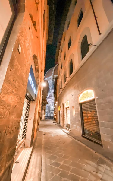 Florencja Września 2019 Ulice Miasta Nocy Pobliżu Piazza Del Duomo — Zdjęcie stockowe
