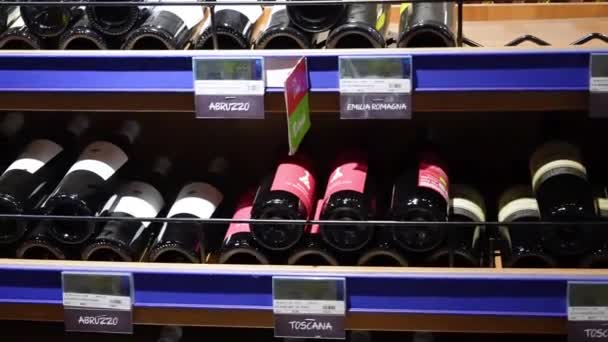 Pisa Italië September 2022 Wijnen Van Italië Koop Een Wijnwinkel — Stockvideo