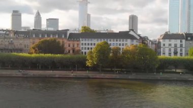 Frankfurt 'un hava panoramik görüntüsü İHA, Almanya' dan yükseliyor..