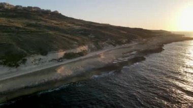 Zebbug 'daki Tuz Tavaları' nın hava gün batımı görüntüsü, Gozo.