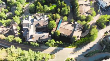 Yaz mevsiminde Vail kasabasının yukarıdan görünüşü, Colorado.
