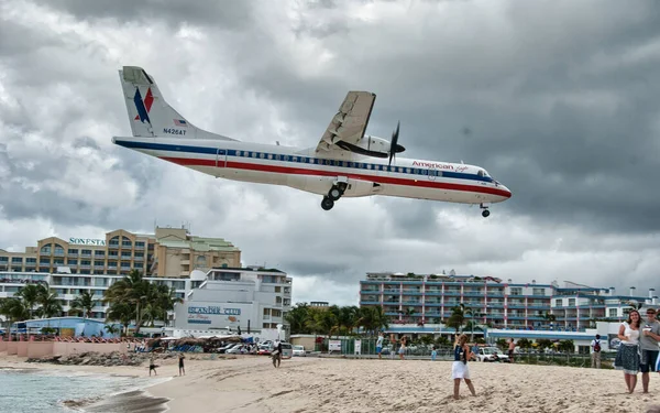 Martin Dutch Antilles Mar Avionul Aterizează Deasupra Plajei Maho Martie — Fotografie, imagine de stoc