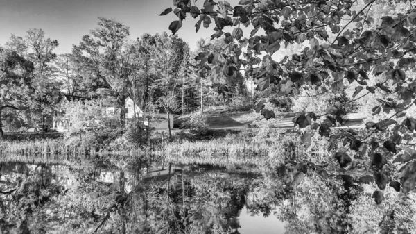 Park Lake Reflexões Temporada Folhagem Cores Outono — Fotografia de Stock