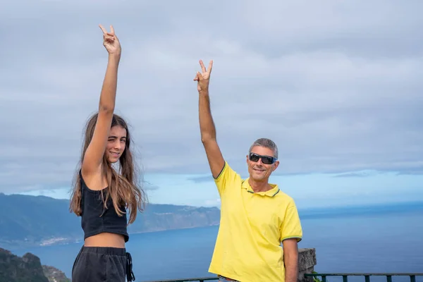 Feliz Hombre Caucásico Visitando Isla Con Hija — Foto de Stock