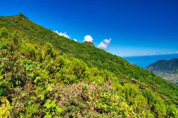 Berg Madeira Mot Blå Himmel Bakgrunden Portugal — Stockfoto