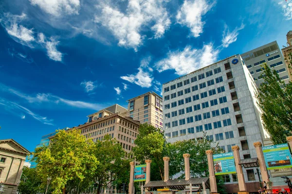 Portland Agosto 2017 Modernos Edificios Urbanos Contra Cielo Azul — Foto de Stock