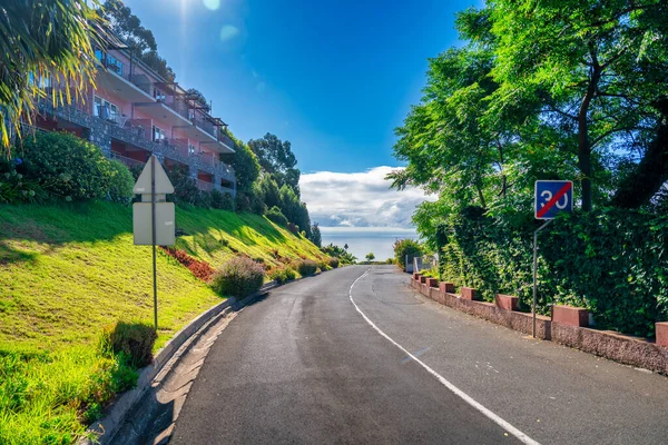 Madeira Adası Nda Okyanus Kıyısındaki Sahil Yolu Güneşli Bir Günde — Stok fotoğraf