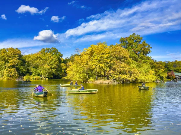 Ciudad Nueva York Octubre 2015 Turistas Lugareños Disfrutan Central Park —  Fotos de Stock