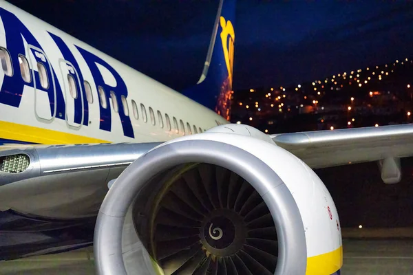 Madeira Portugal September 2022 Ryanair Vliegtuig Funchal Ariport Nachtzicht — Stockfoto