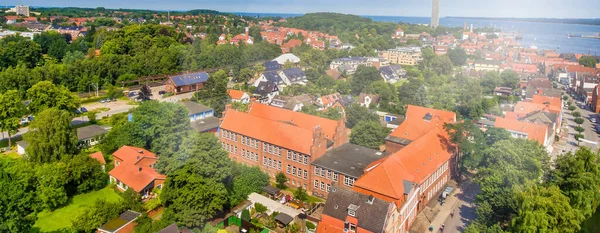 Panoramisch Uitzicht Het Stadsgezicht Van Travemunde Een Heldere Zonnige Dag — Stockfoto