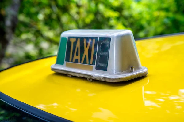 Taxi Sign Yellow Cab Funchal Madeira Portugal — Stock Photo, Image