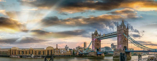 Wspaniałość Tower Bridge Londynie — Zdjęcie stockowe