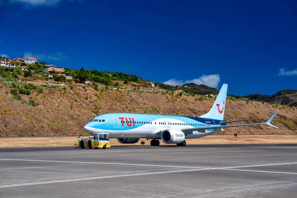 Madeira Portugal September 2022 Tui Airplane Airport Runway Sunny Day — Stock Photo, Image