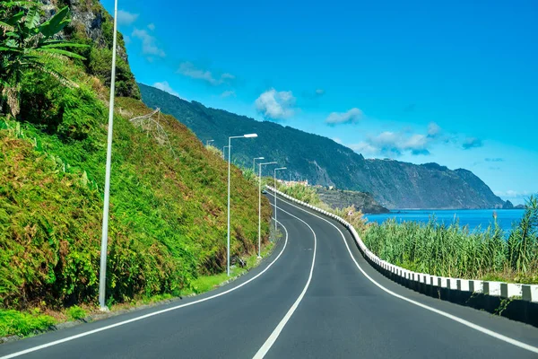 Camino Costero Junto Océano Isla Madeira Hermoso Día Soleado Portugal — Foto de Stock