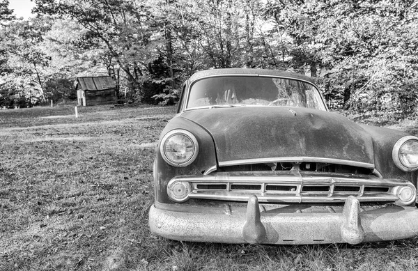 Vintage Car Abandoned Rusting Away Rural Countryside Foliage Season — Stock Photo, Image