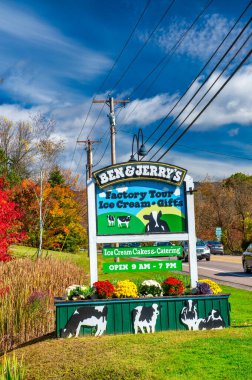 Waterbury, VT - 10 Ekim 2015: Ben ve Jerry Dondurması turistler için ünlü bir cazibedir.
