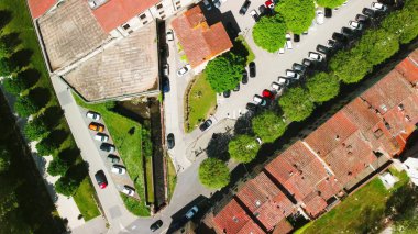 Lucca şehrinin bahar mevsiminde hava manzarası, Toskana - İtalya.