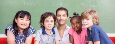 Çocuk bilgisayar bilimleri öğrenme.